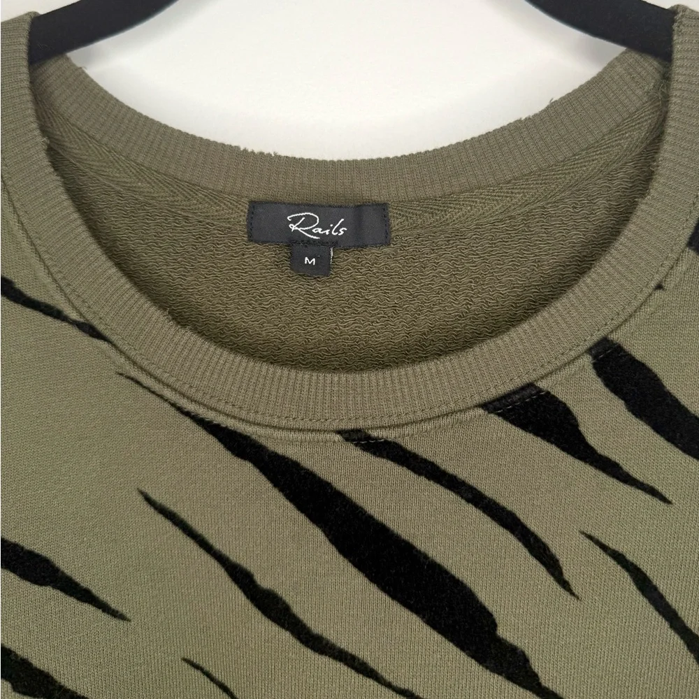 Rails Marlo Flocked Leopard Top Olive Flocked Tiger Size M